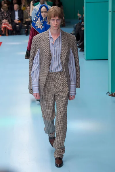 Look 9
